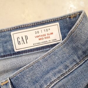 GAP Mid Rise Vintage Slim Straight Leg Jeans‎ Lt Blue Frayed Hem Sz 10 R 30 Slit